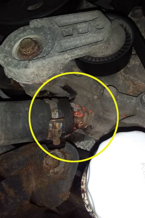 Jeep Wrangler lower radiator hose leak