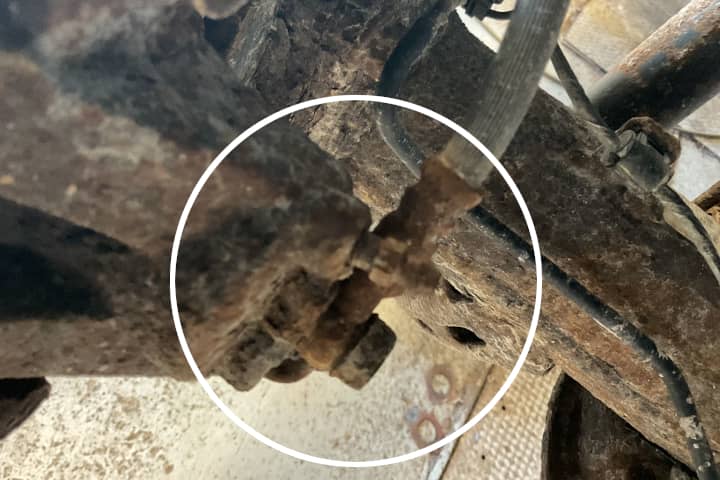Toyota Tundra rusted brake caliper bleeder valve screw