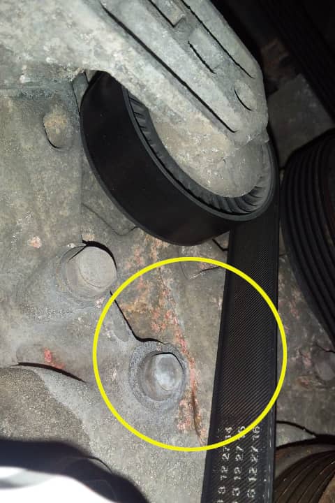 Jeep Wrangler V-6 lower water pump housing gasket leak