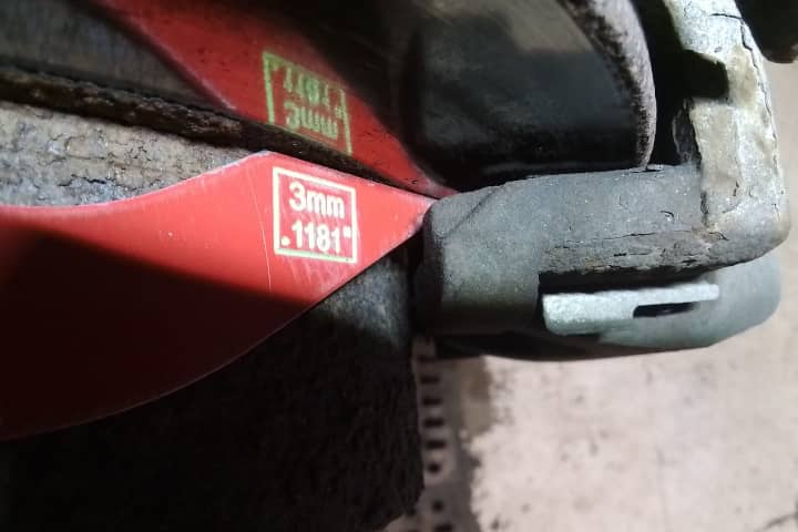 Minimum brake pad thickness