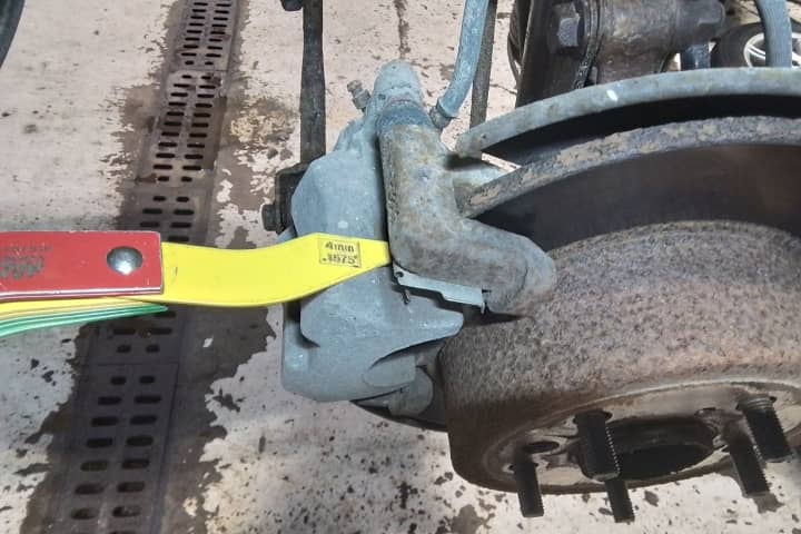 brake pad thickness measurement